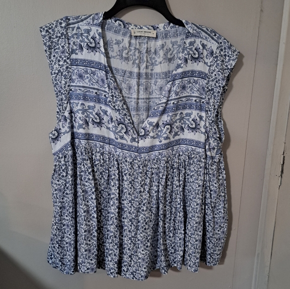 Lucky Brand Printed Flutter Sleeve Top - Picture 3 of 10